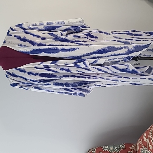 Lularoe Shirley Kimono - Picture 2 of 4